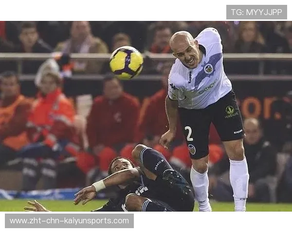 巴萨逐渐稳固榜首冲刺：全方位解析巴萨的崛起与未来